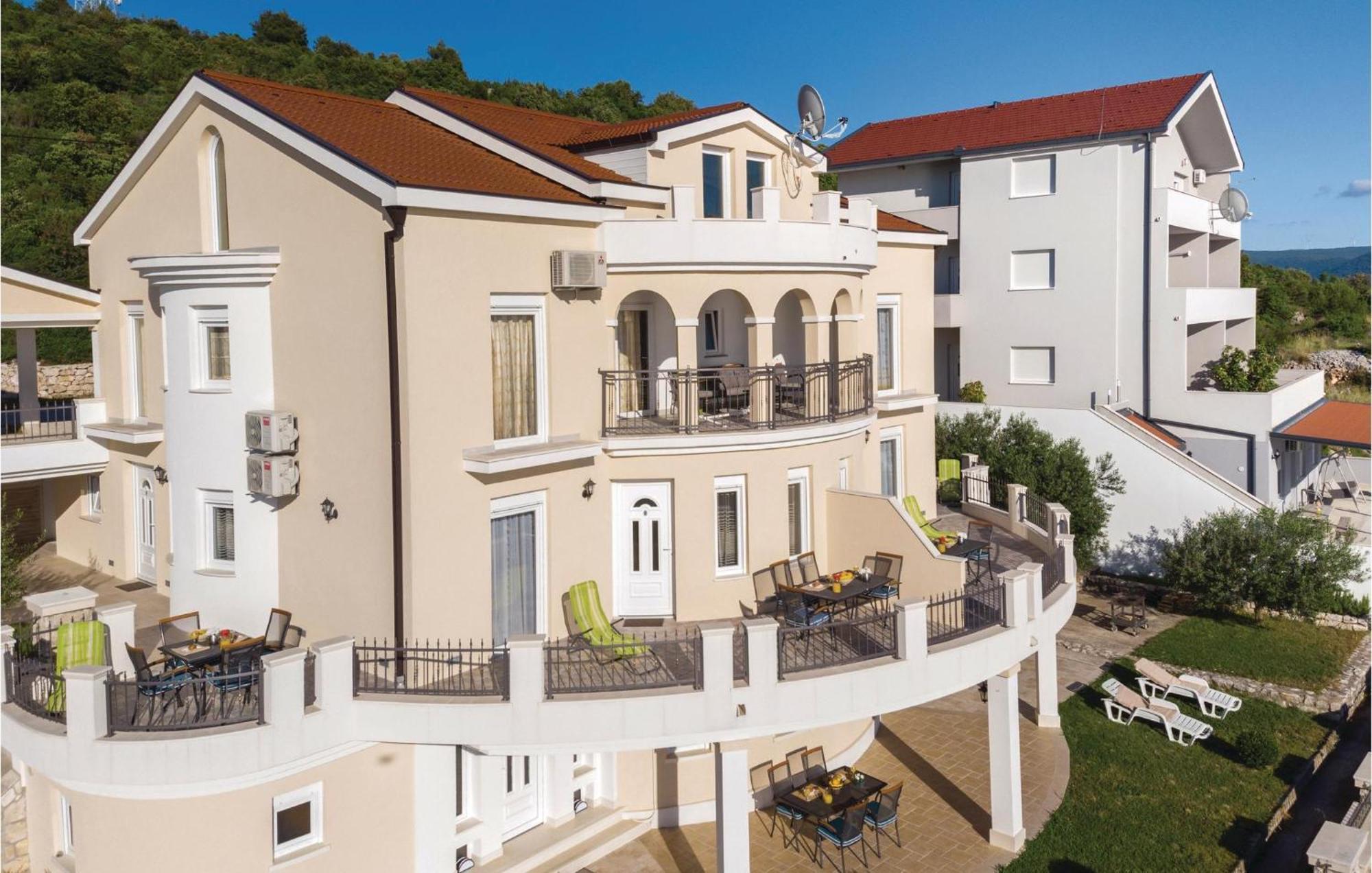 1 Bedroom Amazing Apartment In Komarna Клек Екстер'єр фото