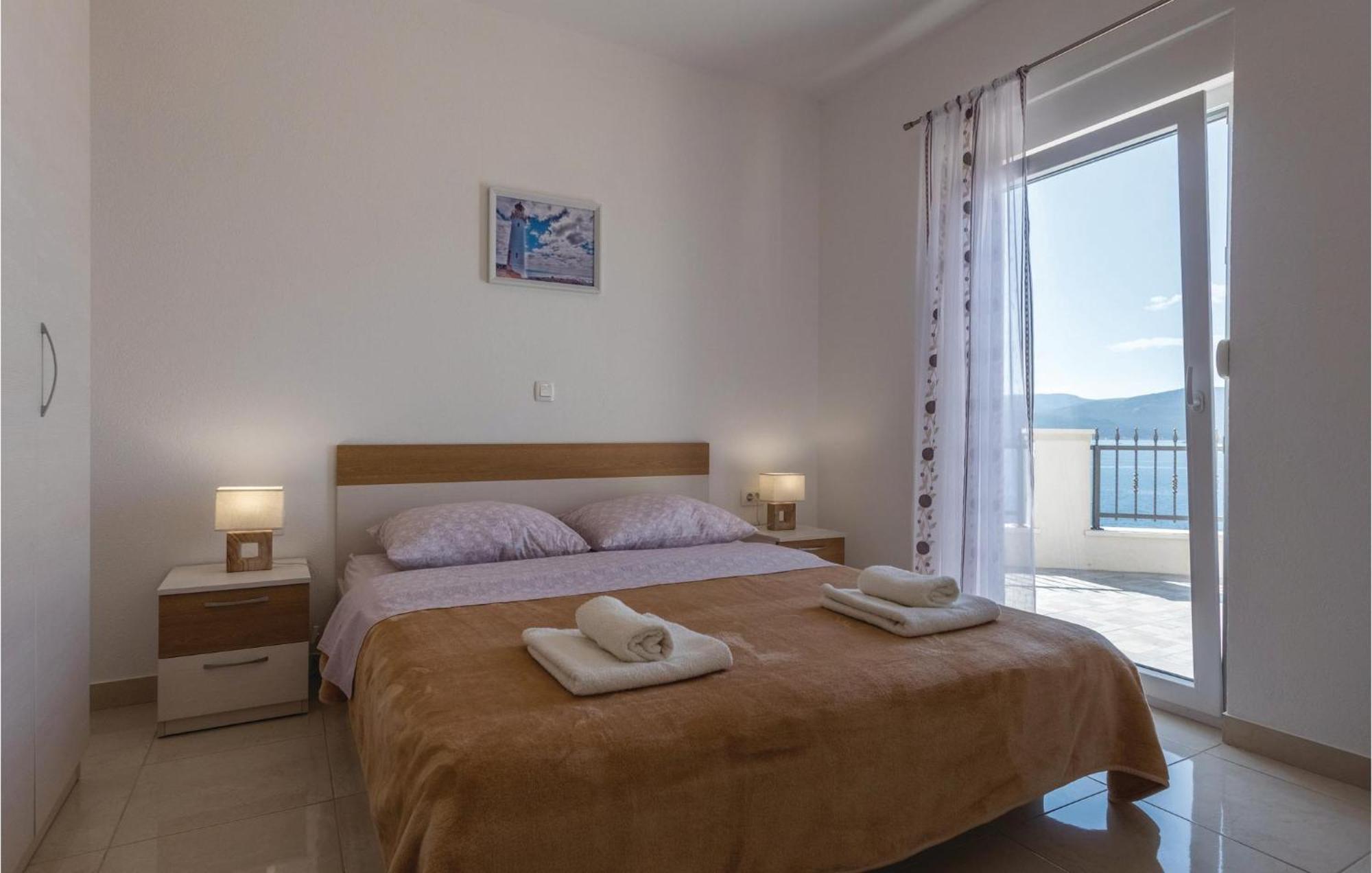 1 Bedroom Amazing Apartment In Komarna Клек Екстер'єр фото