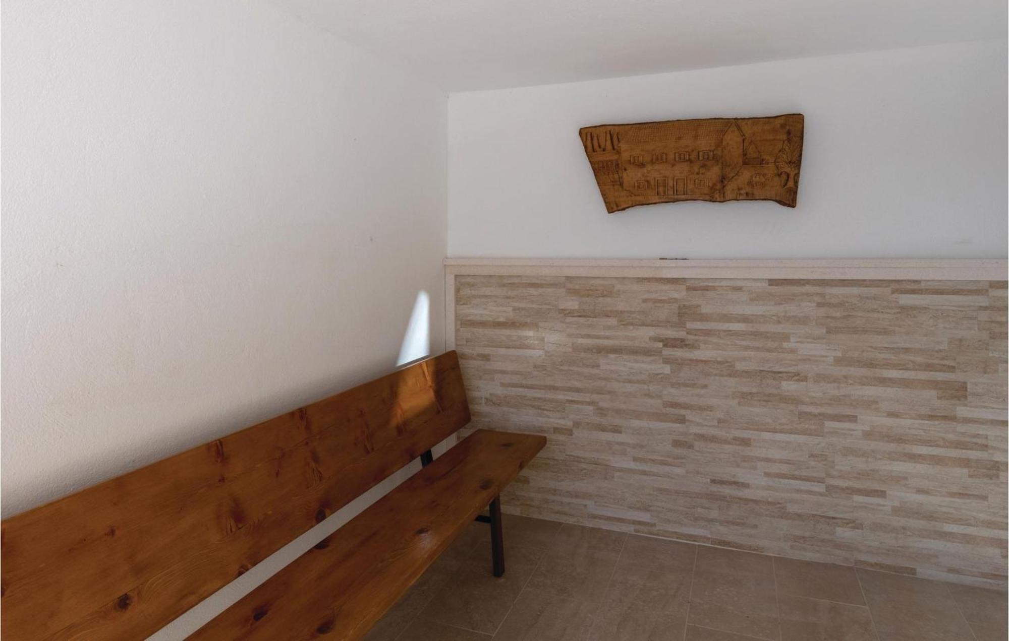 1 Bedroom Amazing Apartment In Komarna Клек Екстер'єр фото