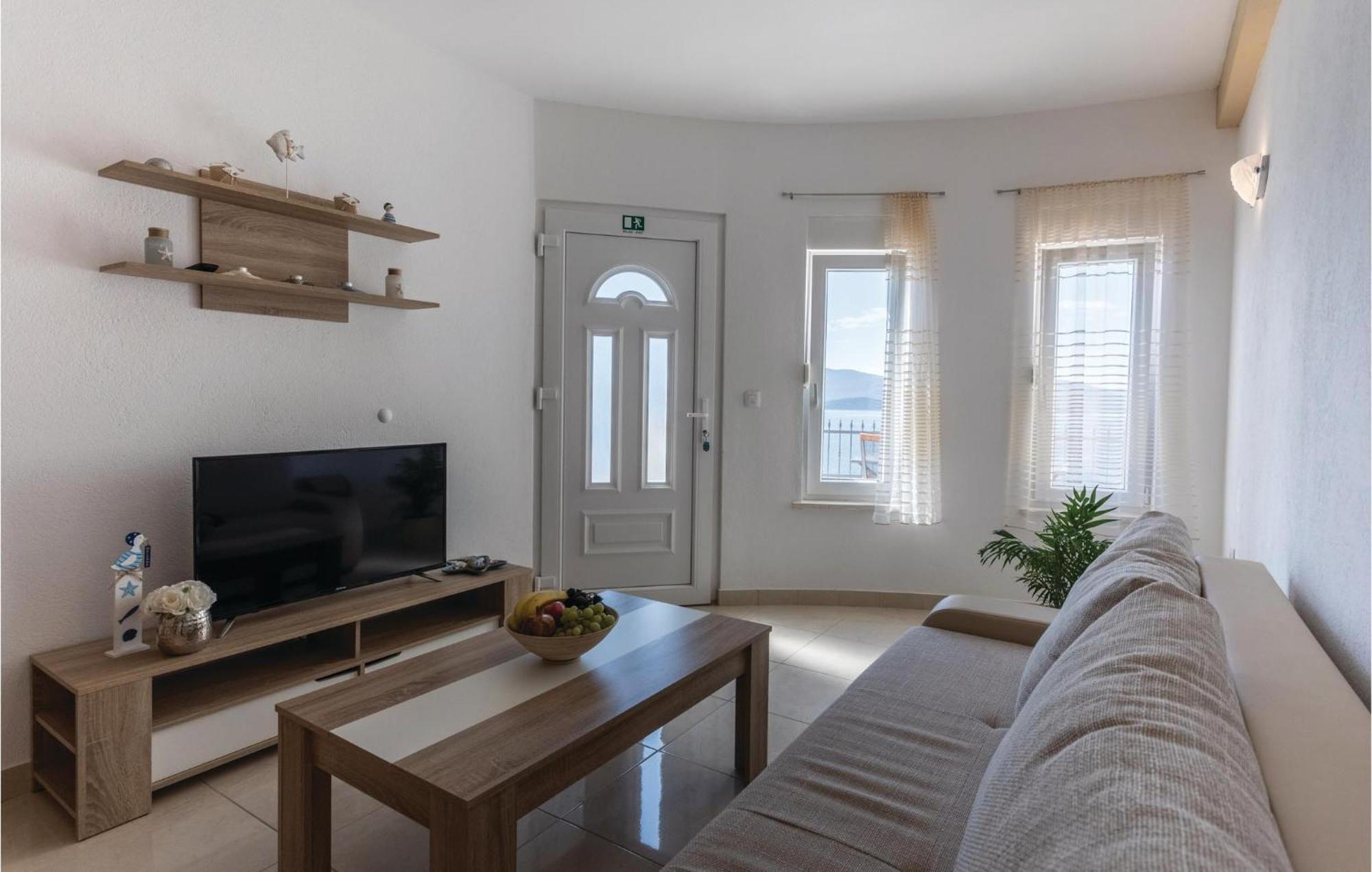 1 Bedroom Amazing Apartment In Komarna Клек Екстер'єр фото