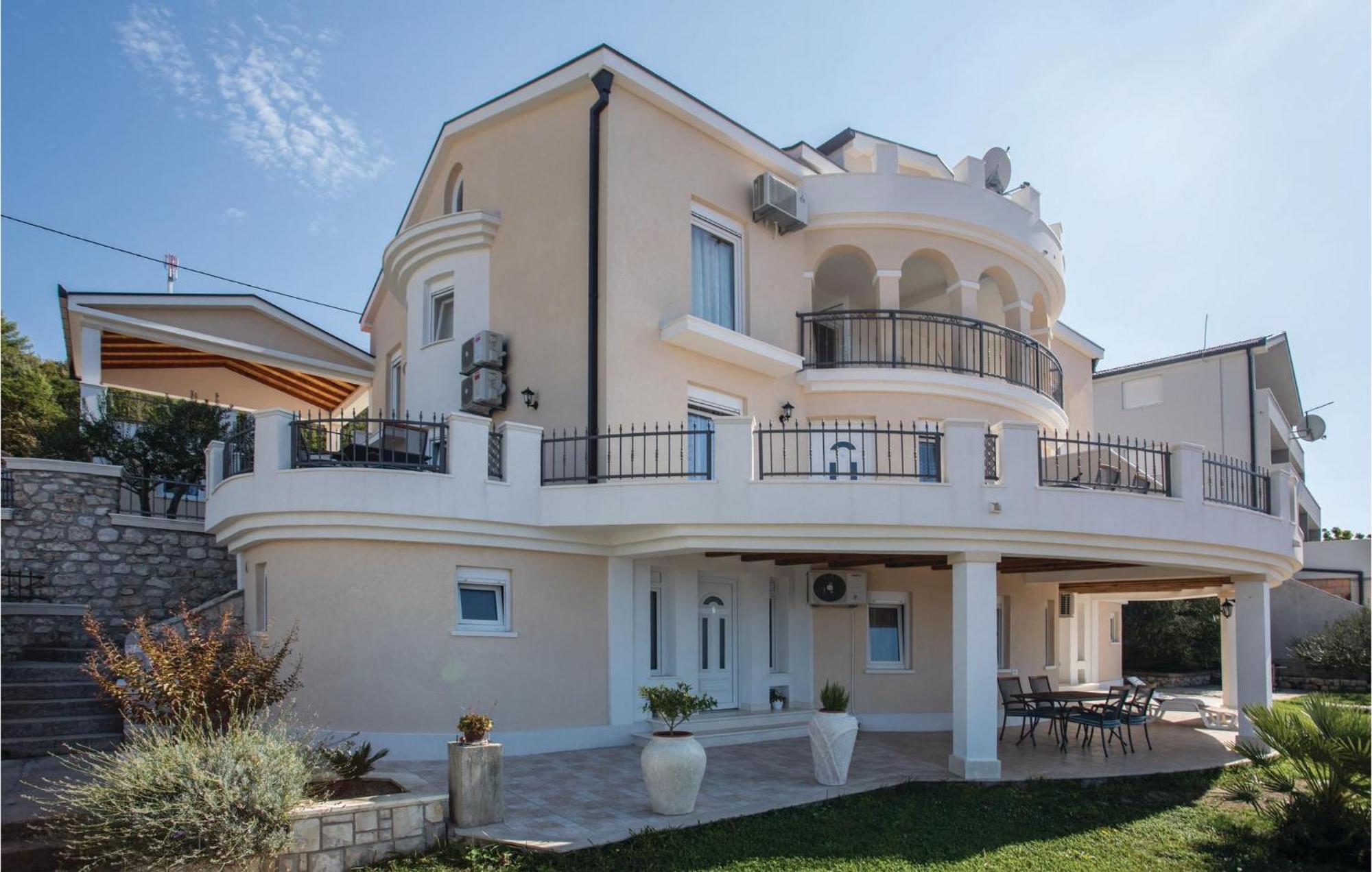 1 Bedroom Amazing Apartment In Komarna Клек Екстер'єр фото